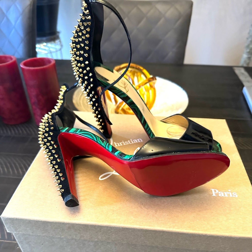 Christian Louboutin - Picture 2 of 9